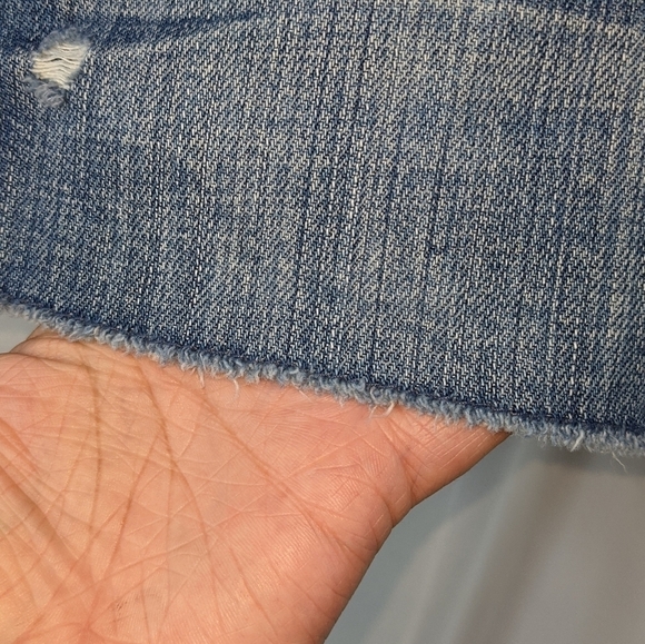 AEO Cutoff Distressed Shorts Sz 4 - Picture 6 of 10